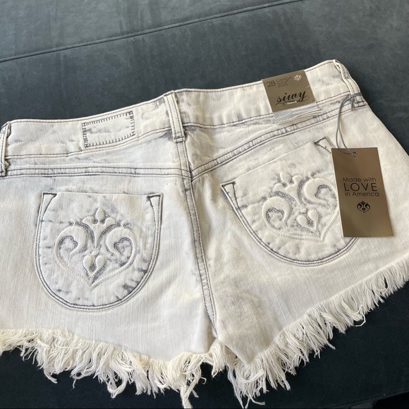 White denim shorts fringe - Picture 3 of 3